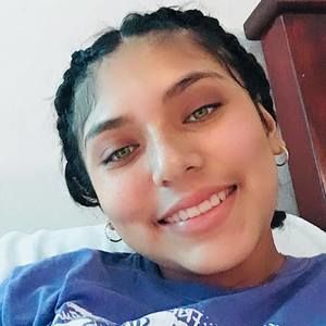 Meet your Posher, Yesenia